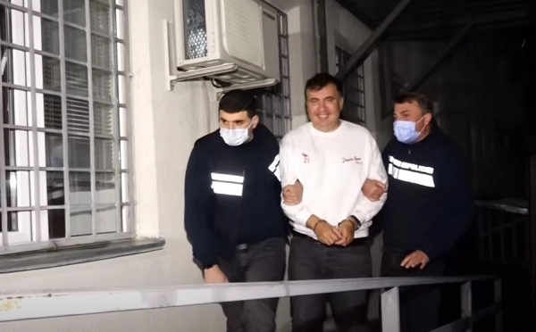  მიხეილ სააკაშვილს საზღვრის უკანონო კვეთის საქმეზე 4 წლითა და 6 თვით პატიმრობა მიესაჯა, განაჩენთა ერთობლიობით კი სასჯელის ვადად 12 წელი და 6 თვე განესაზღვრა