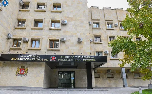 7 წლის შვილის მკვლელობისთვის დაკავებულ ქალს ბრალი წარედგინა