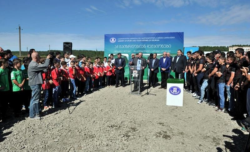 ქუთაისში საფეხბურთო და სარაგბო მოედნების მშენებლობა დაიწყო