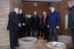 ოთარ დენელიამ და ზაურ ფუტკარაძემ  ახლადაშენებული ღვინის სახლი დაათვალიერეს