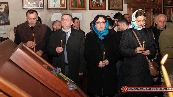თავდაცვის მინისტრი საშობაო ლიტურგიას დაესწრო