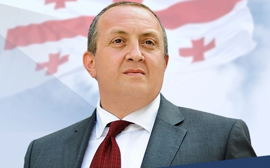 საქართველოს პრეზიდენტი პარლამენტის თავმჯდომარეს და პრემიერს სასაუბროდ იწვევს
