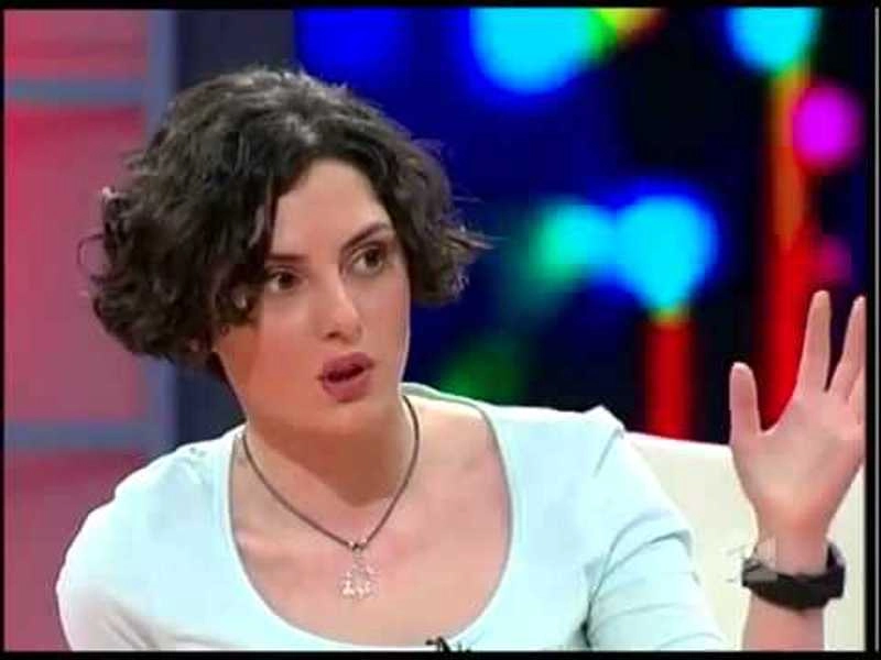 "ყლ...ი ვართ? გავიხდი ყველგან, სადაც მსგავს ტიპებს თავიანთი ულვაშის ლუსკუმები ელანდებათ" - თინა მახარაძე