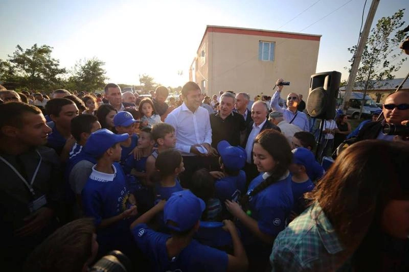 დიმიტრი ხუნდაძე წეროვანის დევნილთა დასახლებაში კახა კალაძემ წარადგინა