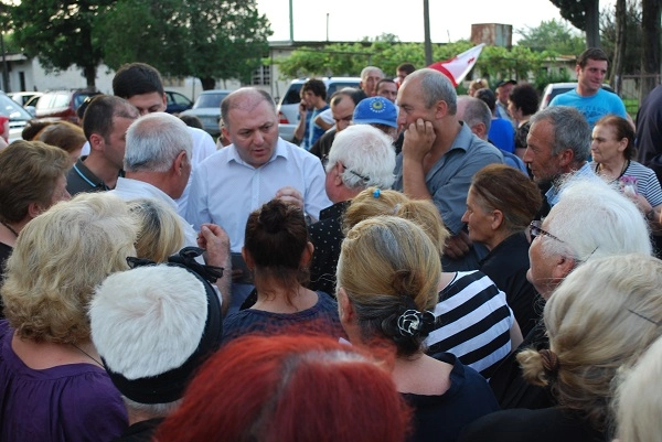 გრიგოლ ლილუაშვილი ხონის მუნიციპალიტეტში მოსახლეობასთან შეხვედრებს განაგრძობს