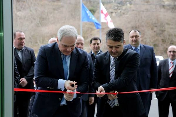 შს მინისტრმა საჩხერეში მომსახურების სააგენტოს ახალი შენობა გახსნა