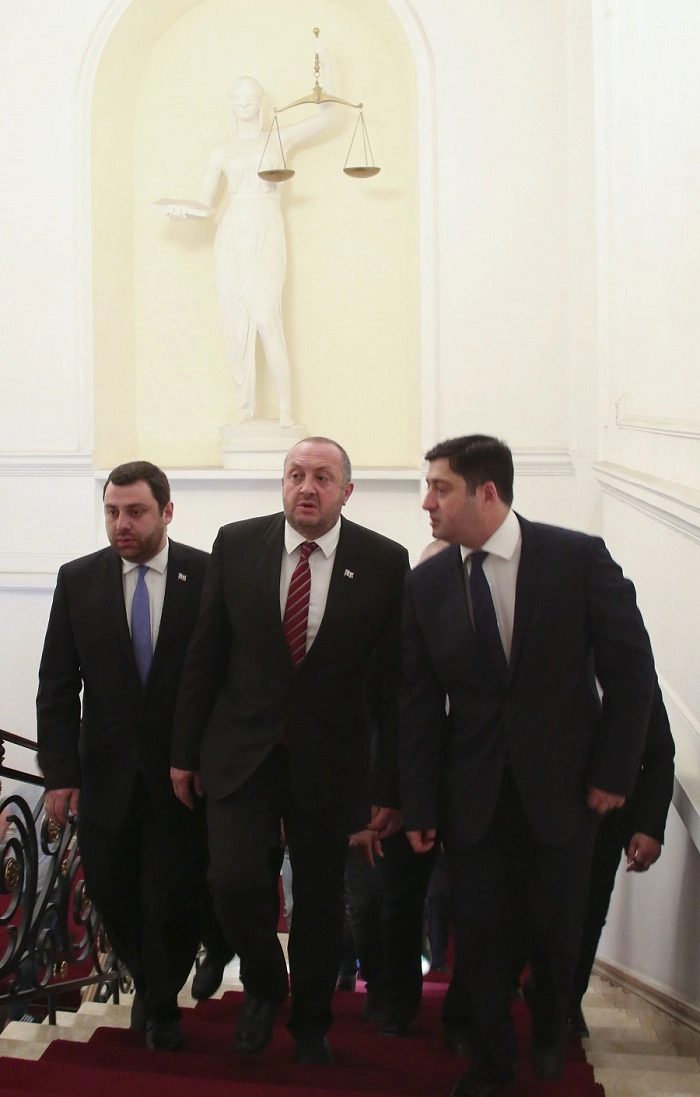 პრეზიდენტი საკონსტიტუციო სასამართლოს თავმჯდომარესა და მოსამართლეებს შეხვდა