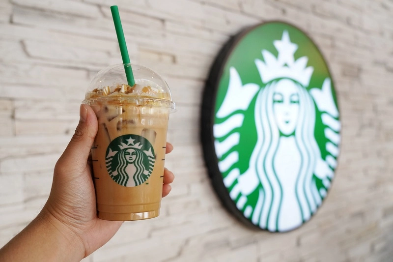  Starbucks-ი პლასტმასის საწრუპებს სრულად 2020 წლამდე  ამოიღებს