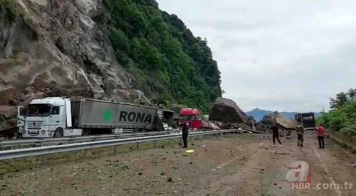 თურქეთში, ხოფასთან, კლდე ჩამოიშალა და სატვირთო მანქანები მოიყოლა - არის მსხვერპლი