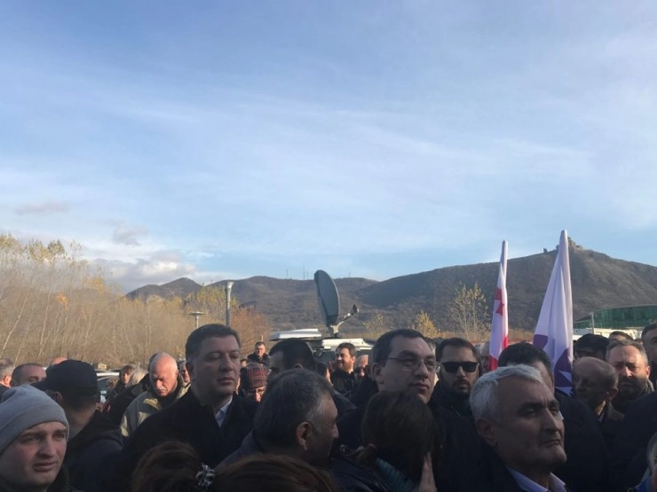 გიგა ბოკერიას მცხეთის მერიასთან წყალი შეასხეს