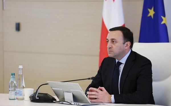ძალები, რომლებიც სიმართლეს უპირისპირდებიან, ცდილობენ საკუთარ მიზნებს მიაღწიონ ოჯახური ფასეულობების ნგრევით და ყალბი თავისუფლების თავსმოხვევით - ლგბტ პროპაგანდით, არასრულწლოვანი ბავშვებისათვის სქესის შეცვლის დაკანონების მცდელობით - პრემიერი