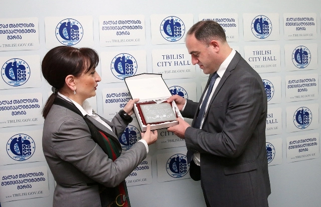 დავით ნარმანია სმენადაქვეითებულთა ანსამბლ „ლილეს“ წევრებს შეხვდა