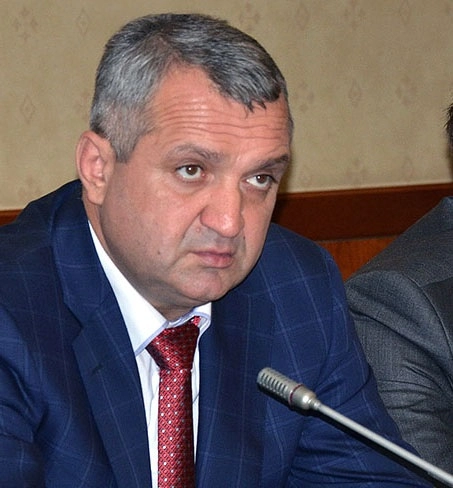 ცეზარ ჩოჩელი დიმიტრი ხუნდაძეს პასუობს