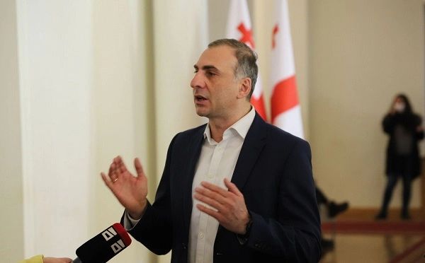 სულ არ მადარდებს ივანიშვილი, მაგრამ მადარდებს ის, რომ ჩვენ და უკრაინის ხელისუფლება ყველაფერს ვაკეთებთ, რომ ერთმანეთთან ურთიერთობა გავაფუჭოთ - ელისაშვილი