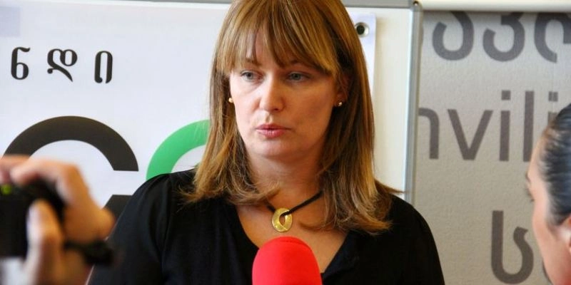 სანდრა რულოვსმა საკუთარი კანდიდატურა მოხსნა