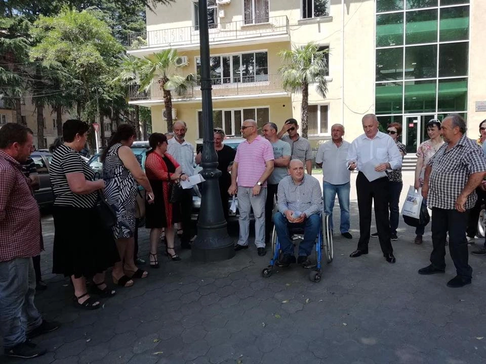 ზესტაფონში მერის გადადგომას ითხოვენ