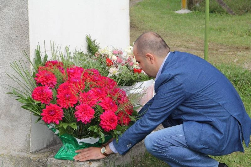 შალვა კიკნაველიძემ აფხაზეთის ომში დაღუპული გმირების ხსოვნას პატივი მიაგო