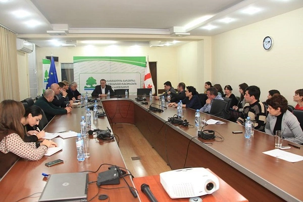  გარემოს დაცვის სამინისტრომ პლასტიკური ბოთლების მომხმარებელ მსხვილი  კომპანიებს   „მწარმოებლის გაფართოებული ვალდებულება“ გააცნო