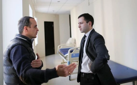 კახა კოჟორიძემ ნაცემი ადვოკატი მოინახულა