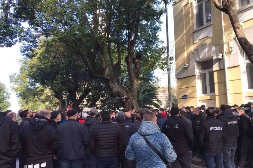 აჭარის მთავრობის სახლთან ოპოზიციის აქციაზე რამდენიმე პირი დააკავეს