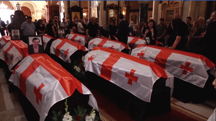 აფხაზეთის ოკუპირებული ტერიტორიიდან გადმოსვენებული სამხედროები დიღმის ძმათა სასაფლაოზე დაკრძალეს