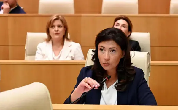 „ოცნების“ დამსახურებაა, პატიმარი სააკაშვილი წინასაარჩევნო აგიტაციას რომ ეწევა, თავის პარტიას ციხიდან სრულფასოვნად მართავს და პირდაპირ ეთერში მთელ საქართველოს მოძღვრავს, „ოცნება“ ამით სარგებელს იღებს - ტატა ხვედელიანი