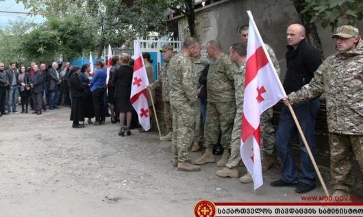 გარდაცვლილი კაპრალი გურამ კომლაძე მშობლიურ სოფელში დაკრძალეს