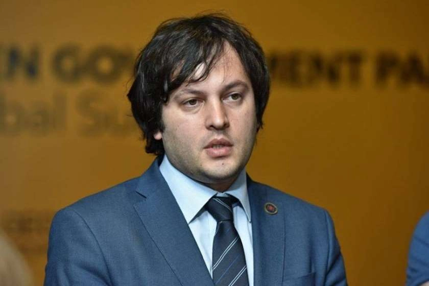 გუშინ ვიხილეთ ყოფილი დიქტატორი, რომელიც მისტირის ჭარბ ძალაუფლებას - კობახიძე სააკაშვილზე 