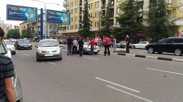  ბათუმში ავტომანქანა ქვეითს დაეჯახა