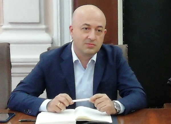 ბათუმის მერმა თანამდებობა დატოვა