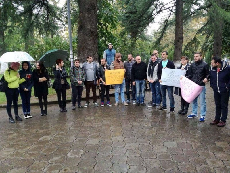 "მოგვეცით მუშაობის საშუალება" - ქუთაისში ჟურნალისტებმა აქცია გამართეს