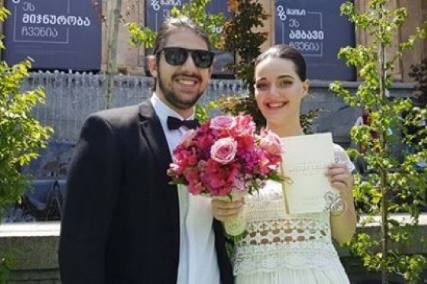 დღეს დაქორწინებულებს "ვეფხისტყაოსნის" თემატიკით გაფორმებული მოწმობები გადაეცათ