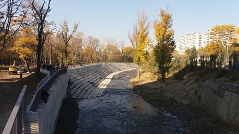 თბილისის მერმა მდინარე ვერეს კალაპოტის ფორმირების პირველი ეტაპის დასრულებული სამუშაოები დაათვალიერა