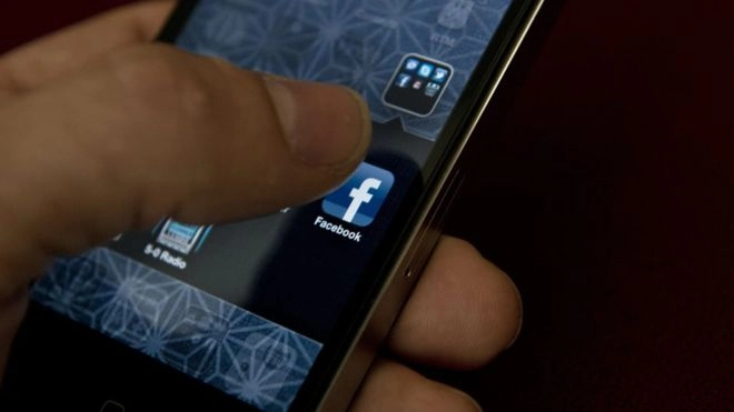 Facebook-ის პირდაპირ ეთერში ქალი გააუპატიურეს