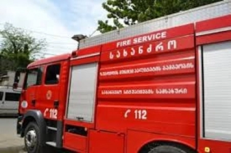 ვარკეთილში ორსართულიანი საცხოვრებელი სახლის ნაწილი დაიწვა