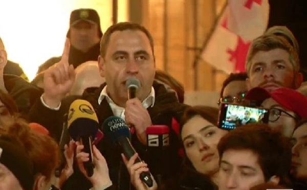  ვშლით წინააღმდეგობის ფრონტს მთელს საქართველოში - გიორგი ვაშაძემ აქციის მონაწილეებს ოპოზიციის სამოქმედო გეგმა გააცნო