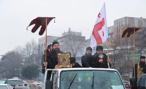 სასულიერო პირები ხვალ თბილისის ქუჩებსა და მოსახლეობას აკურთხებენ
