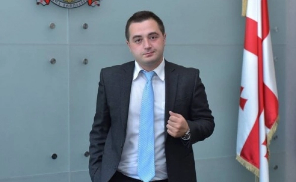 ქრთამის აღების ფაქტზე სუს-მა მერიის თანამშრომელი ოთარ აბესაძე დააკავა