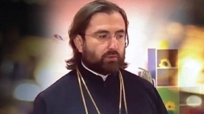 დაკავებული დეკანოზი გარკვეულ კითხვებზე პასუხის გასაცემად უსაფრხოების გარანტიებს ითხოვს
