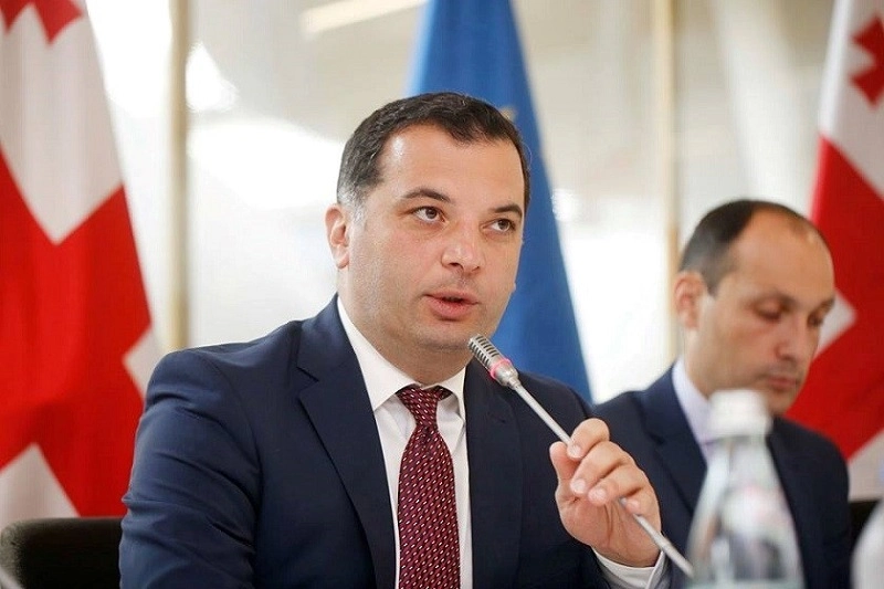 ტაქსის მძღოლებს, ავტომობილების თეთრად გადაღებვის ნაცვლად, მასზე ფირის გადაკვრა შეეძლებათ