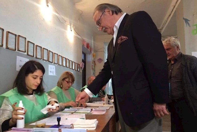 ხმა მივეცი იმას, რომ ქუთაისი იყოს პოლიტიკური დედაქალაქი, რომ არავინ ლაპარაკობდეს ამ ქალაქში სიდუხჭირეზე, გაჭირვებაზე, ქუჩაში ჩალის ფასად დაყრილ ნარკოტიკებზე – გრიგოლ ვაშაძე