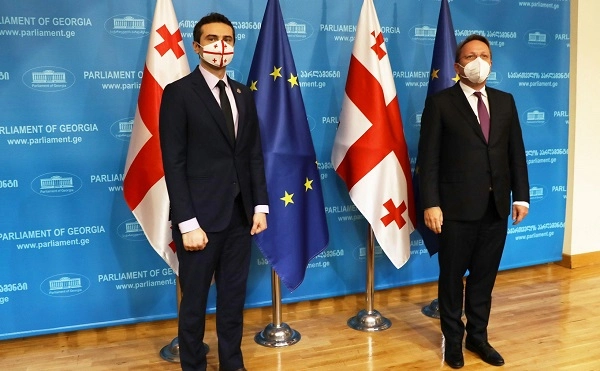 კახა კუჭავა ოლივერ ვარჰეის შეხვდა