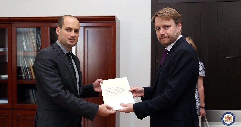 საქართველოს საგარეო საქმეთა მინისტრს რწმუნებათა სიგელის ასლი გადასცა დიდი ბრიტანეთისა და ჩრდილოეთ ირლანდიის გაერთიანებული სამეფოს  ახალმა ელჩმა