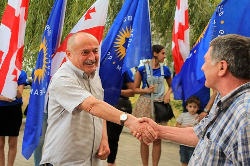 იოსებ მაკრახიძემ და თენგიზ ხუბულურმა მოსახლეობას საკუთარი ხედვები გააცნეს
