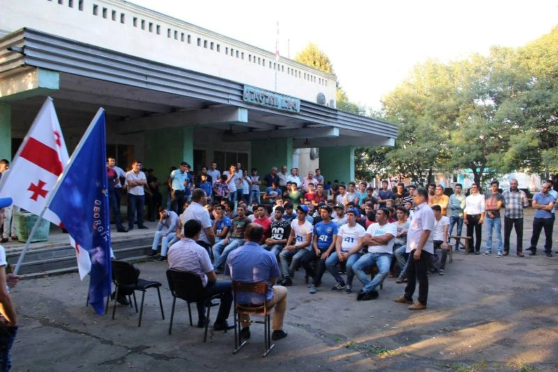 რუსლან გაჯიევი და თამაზ ნავერიანი მოსახლეობას შეხვდნენ