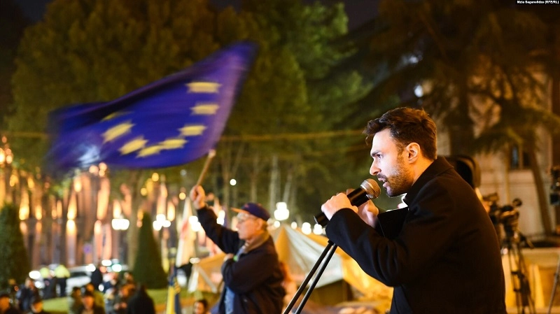 "სირცხვილია" ბოდიშს იხდის