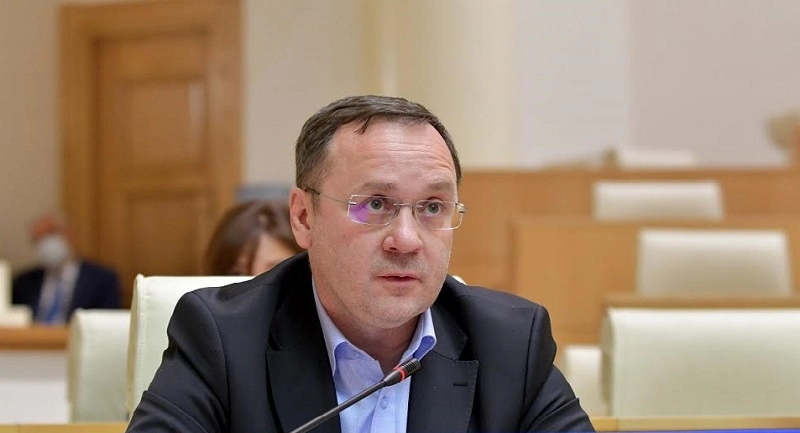 როცა გულზე მჯიღს იცემს და ამბობს, რომ საქართველო უპირველეს ყოვლისა, მას ჯიბეში უდევს გადაკეცილი რუბლები საფულეში, არ უმძიმებს ჯიბეს ეს რუსული რუბლები? - გია ცაგარეიშვილი ელენე ხოშტარიაზე