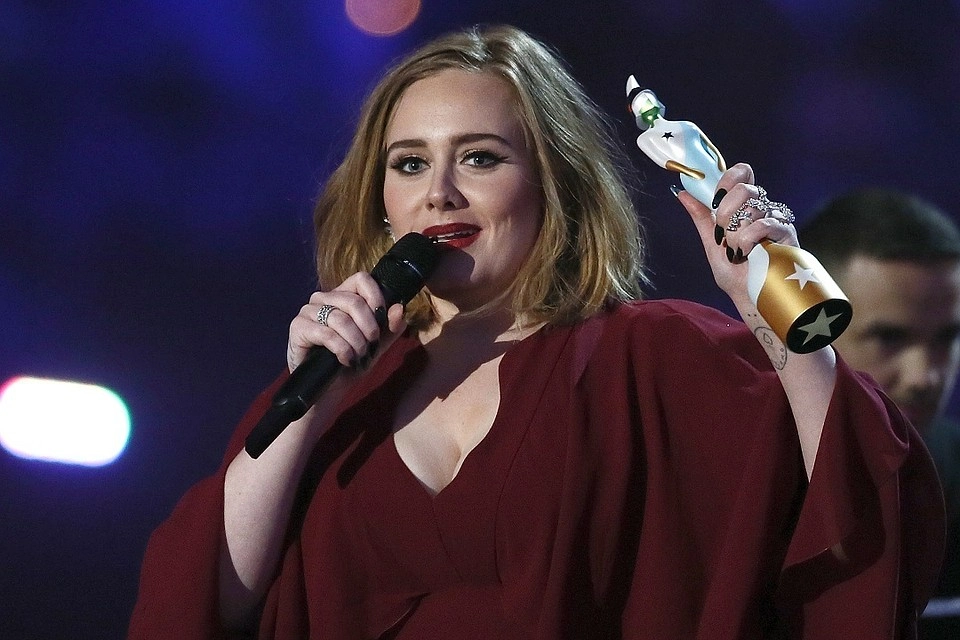 ადელმა Brit Awards-ის ოთხი პრემია მიიღო