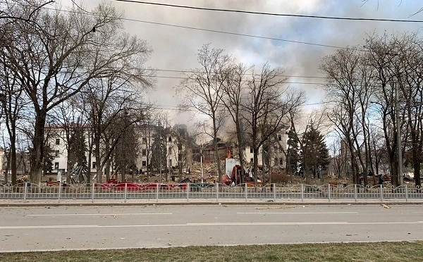 მარიუპოლის თეატრის თავშესაფარმა დაბომბვას გაუძლო, ხალხი გადარჩა - დეპუტატი