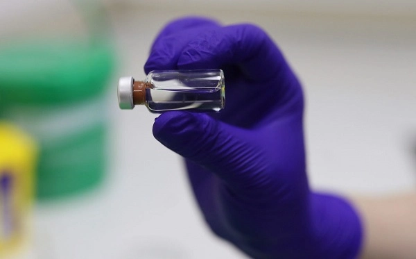 Sputnik V-ის შესაქმნელად, რუსებმა AstraZeneca-ს კორონავირუსის საწინააღმდეგო ვაქცინის ფორმულა მოიპარეს - The Sun